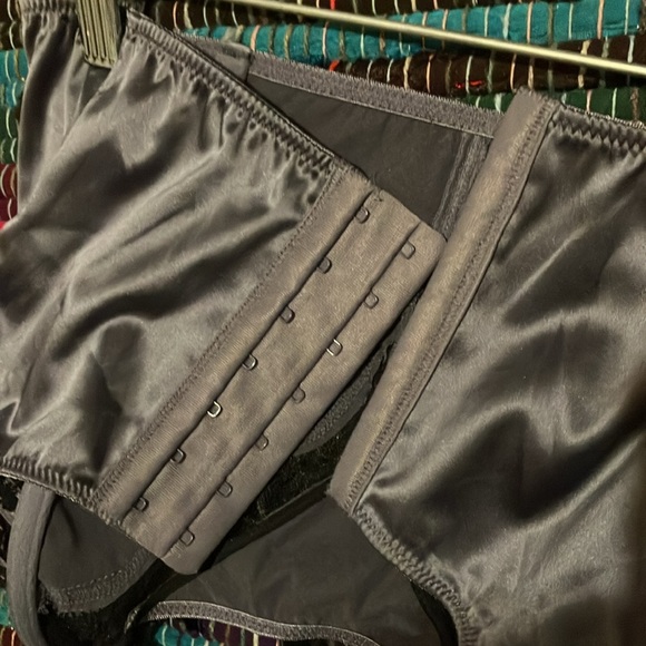 French lavender satiny harder belt size Large - Picture 4 of 7